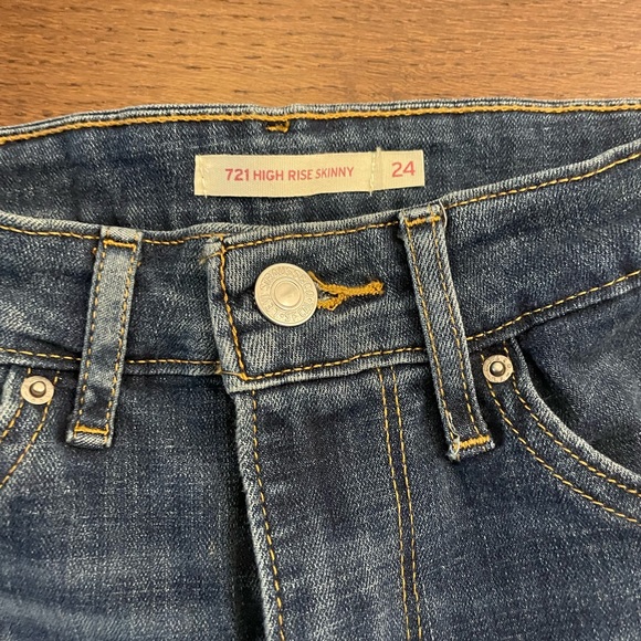 Levi Jeans size 24 - Picture 2 of 2
